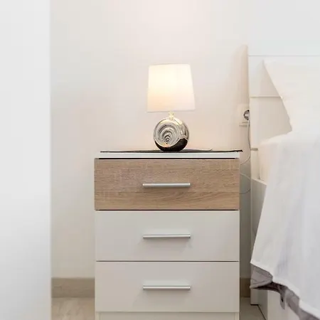 New In Town Center Apartment