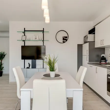 Apartment New In Town Center