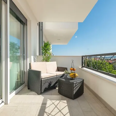 Lägenhet New In Town Center