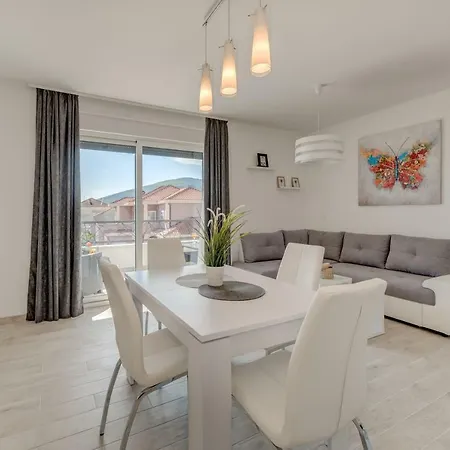 New In Town Center Lägenhet Trogir