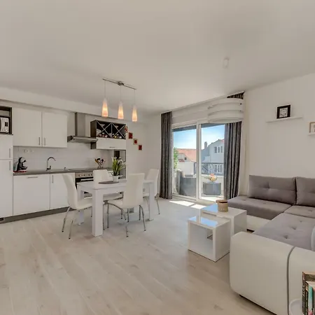 Apartment New In Town Center